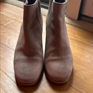 Tan Ankle Boots with Elastic Panels and Medium Heel